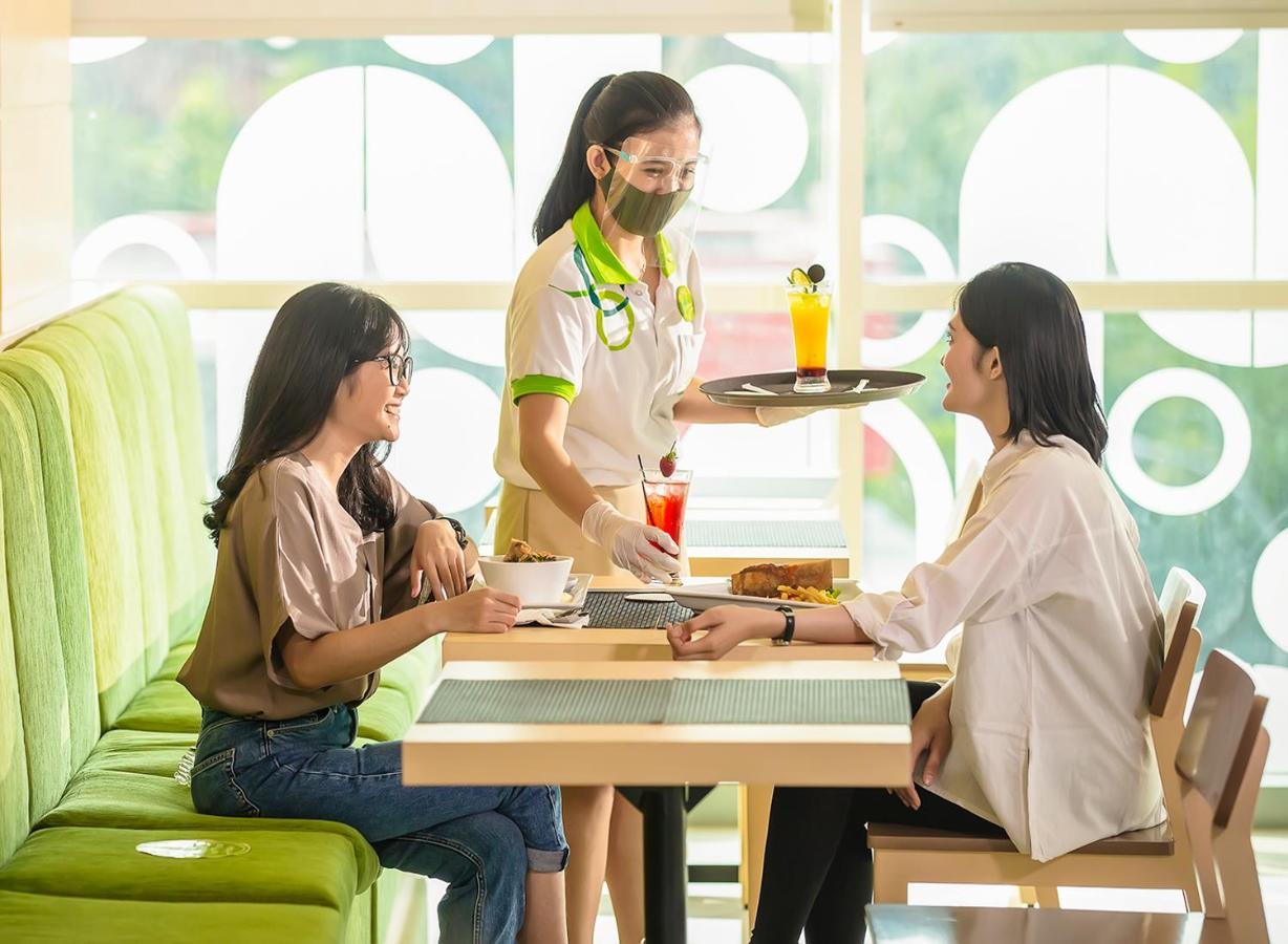 梭罗帕朗拉贾热情酒店 Bonorejo 外观 照片