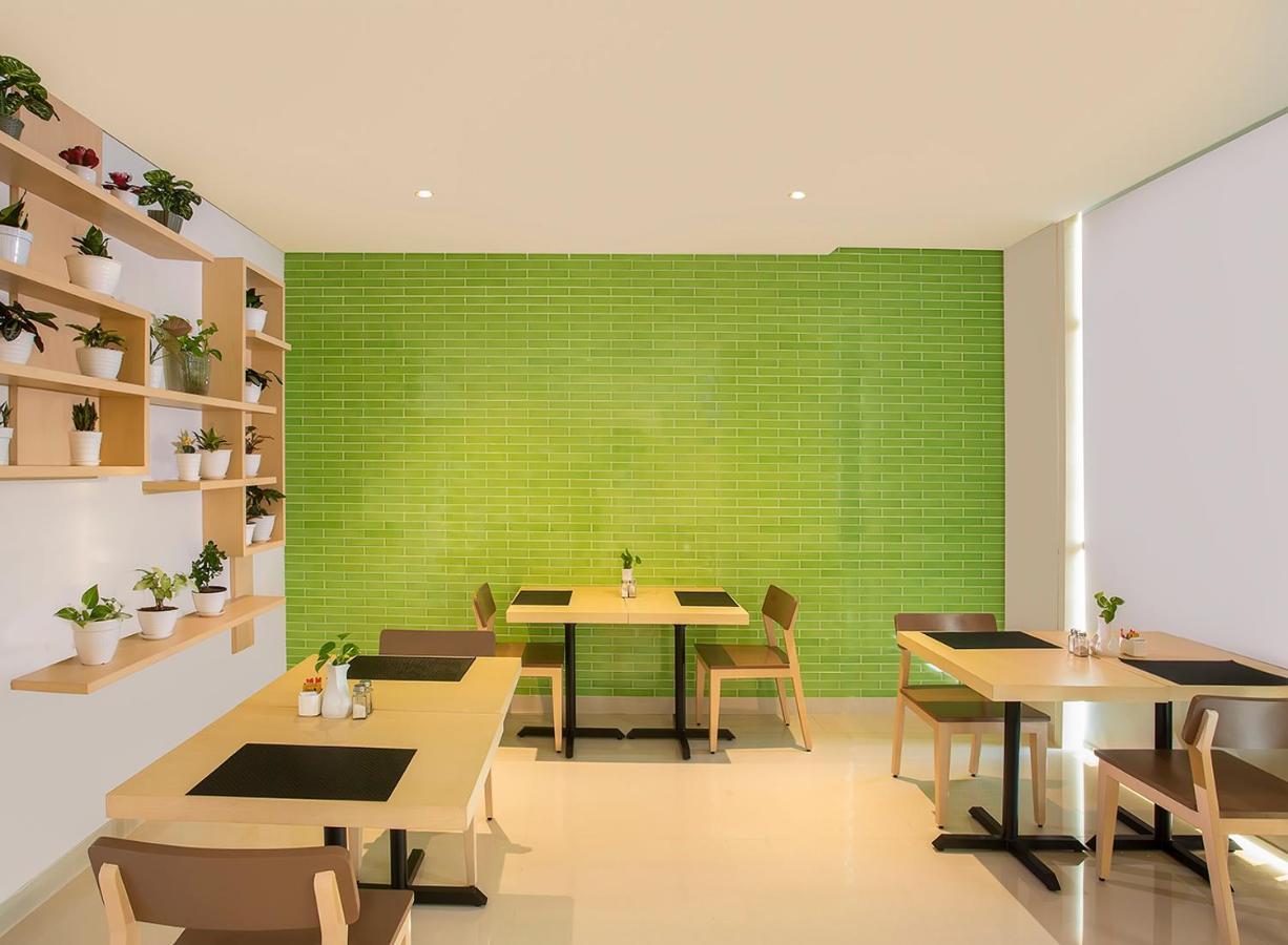 梭罗帕朗拉贾热情酒店 Bonorejo 外观 照片